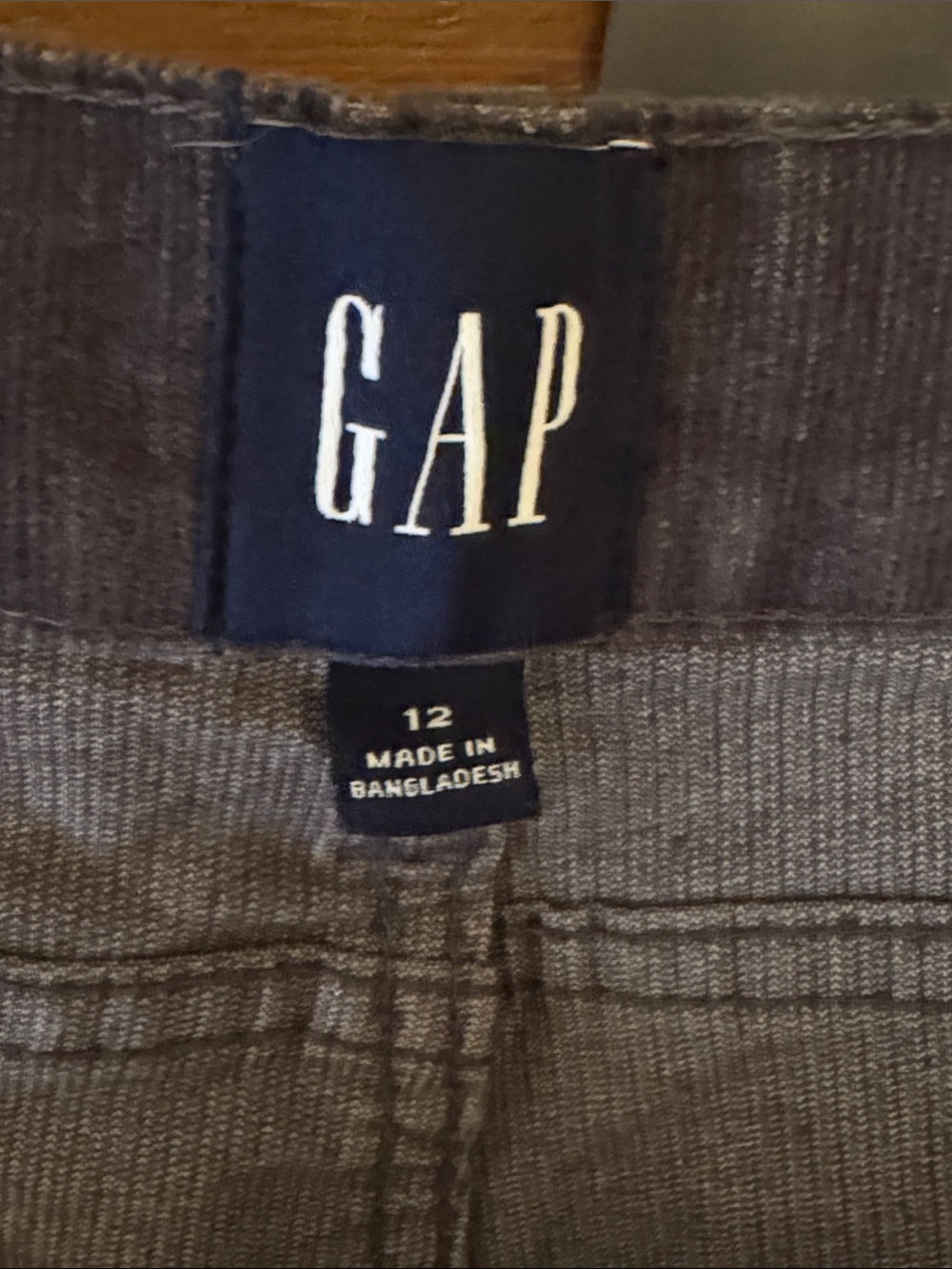 NEW Women’s GAP Charcoal Corduroy Raw-Hem Jean Shorts - Size 12 - Picture 3 of 4